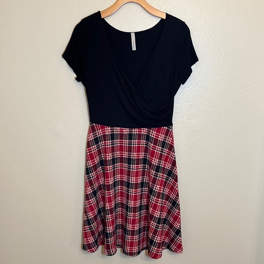 Gilli Plaid Short Sleeve Knee Length Dress